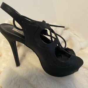 Simply Vera Vera Wang Black Open Toe 5” Platform Heels with ties EUC size 7